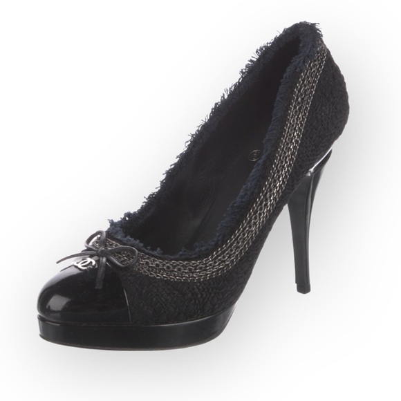 SOLD Chanel Interlocking CC Logo Pumps - Picture 2 of 9